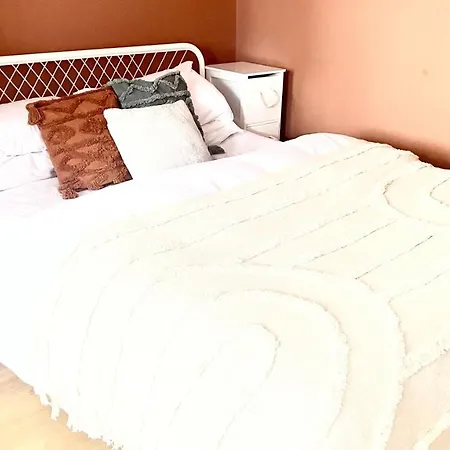 Standout Studio For Two Cheapside Bradford Apartment *